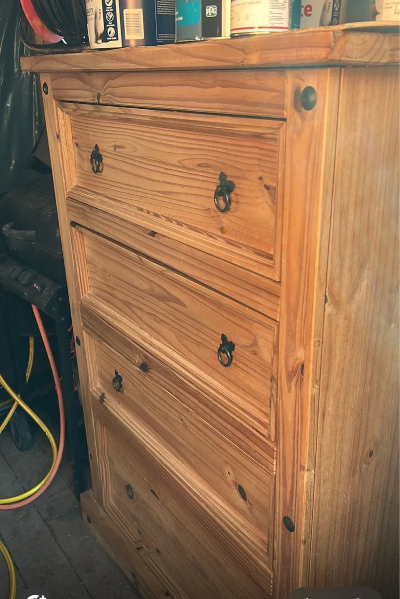 Chest of drawers