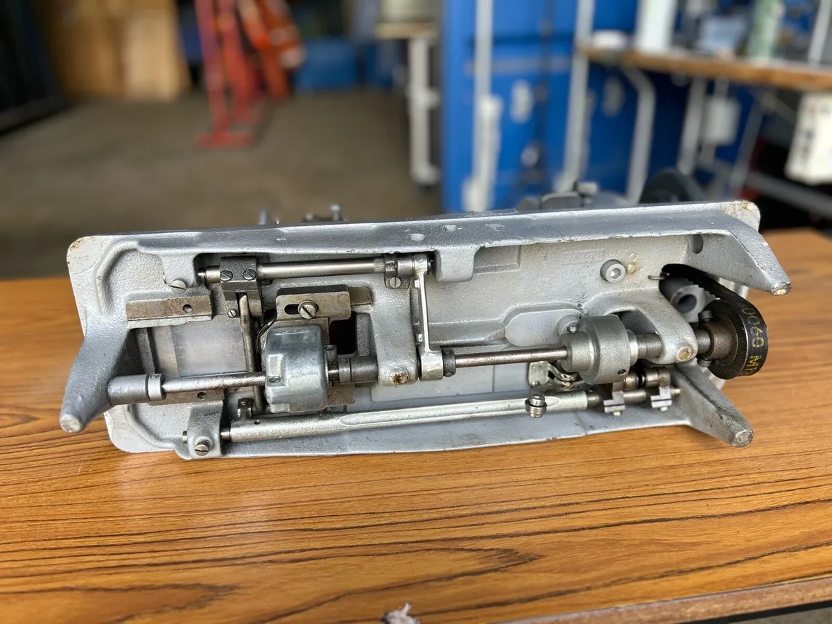 Adler 167 walking foot leather sewing machine - Image 2