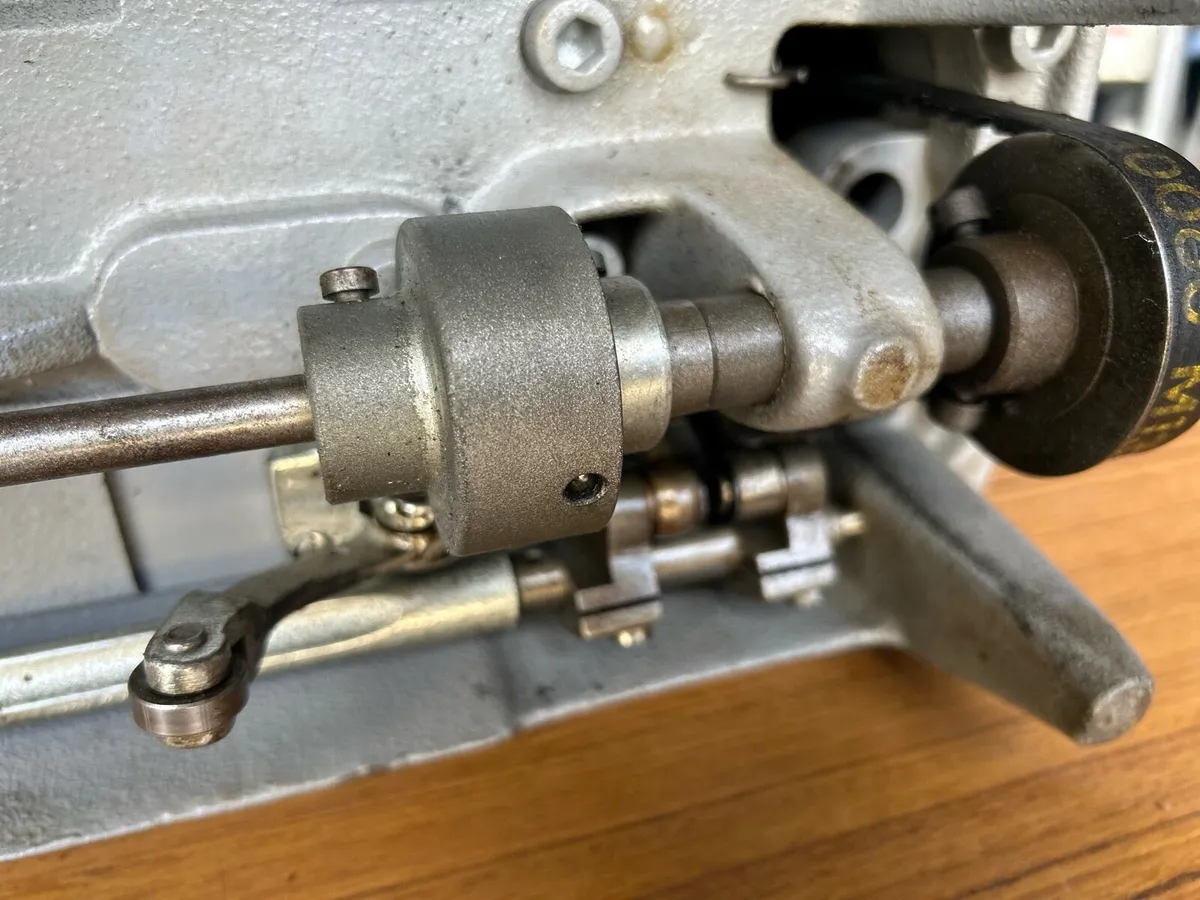 Adler 167 walking foot leather sewing machine - Image 4