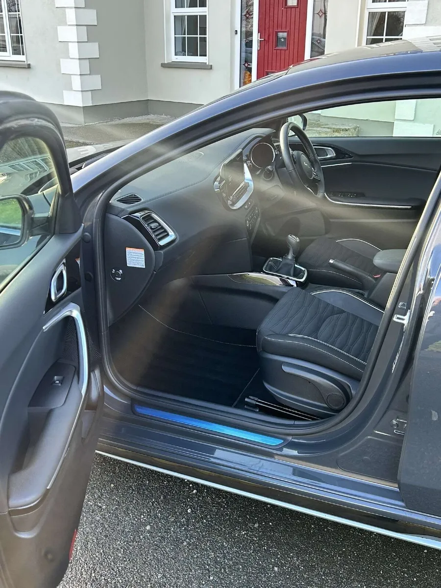 Kia Ceed 2023 - Image 4