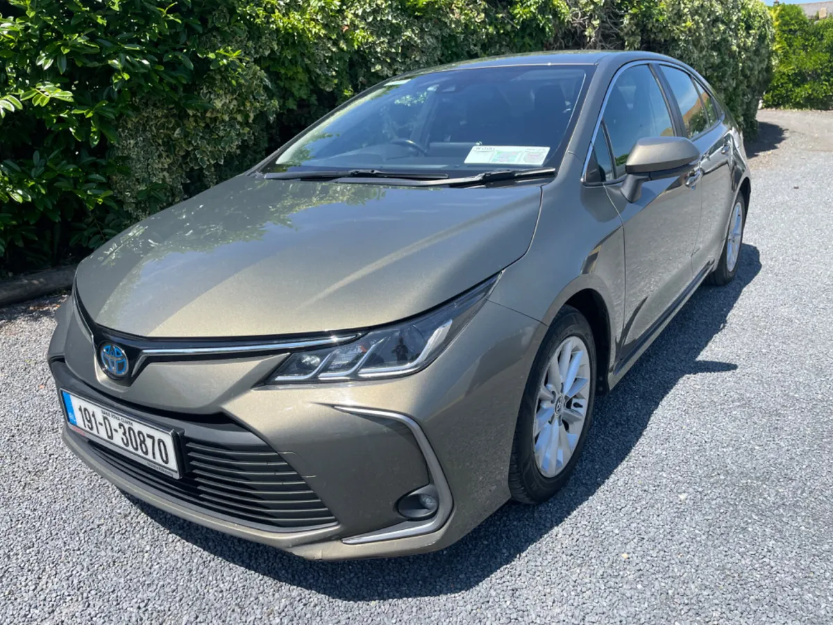Toyota Corolla 2019 Hybrid - Image 1