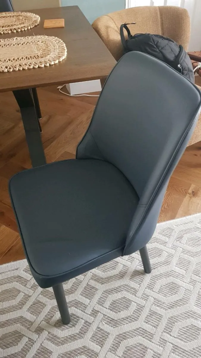 4 DINING CHAIRS