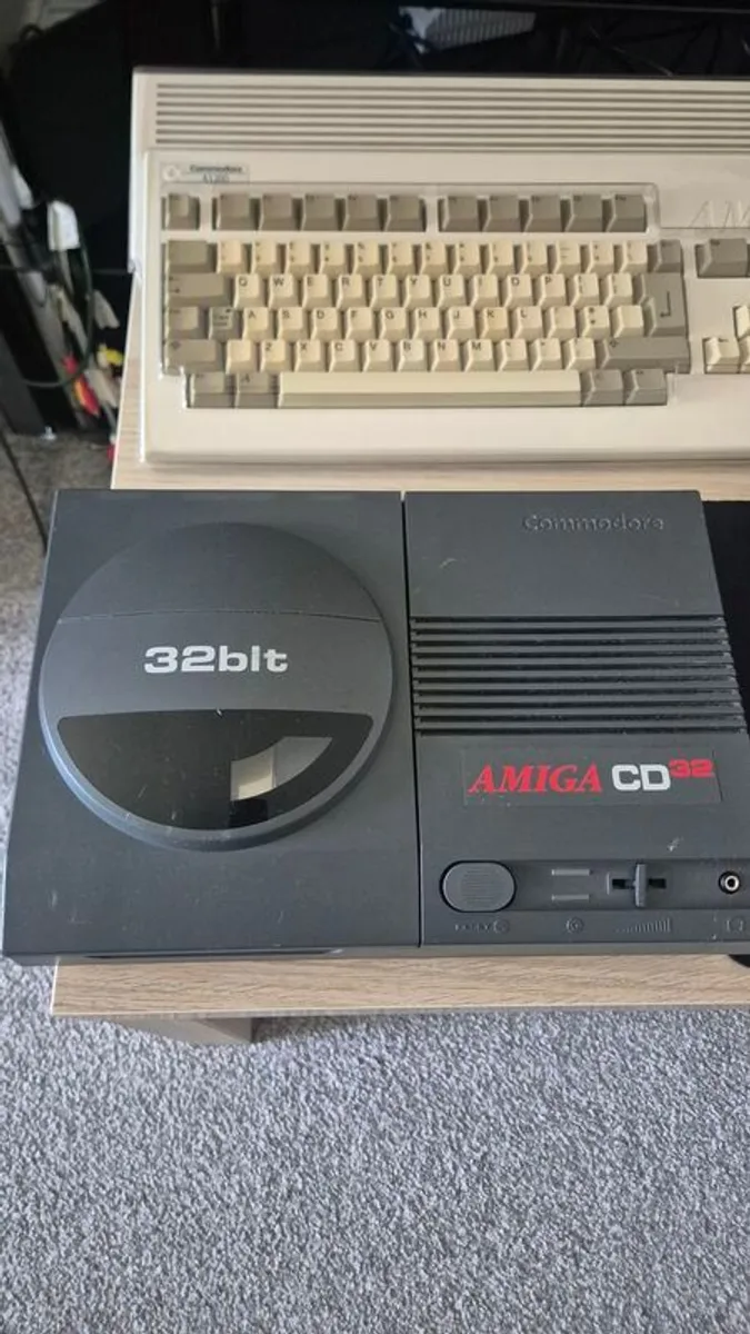 Amiga CD32 - Image 1