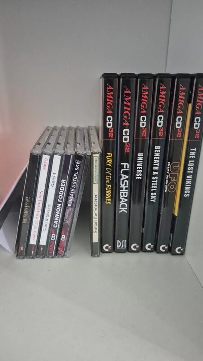 Amiga CD32 - Image 2