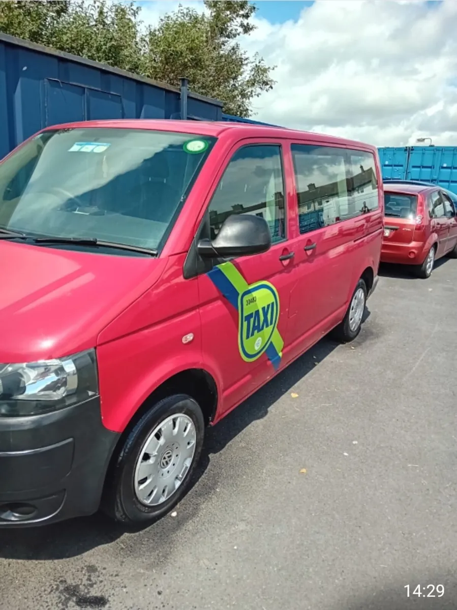 Volkswagen Transporter 9 seats - Image 2