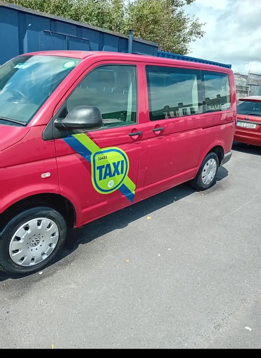 Volkswagen Transporter 9 seats - Image 4