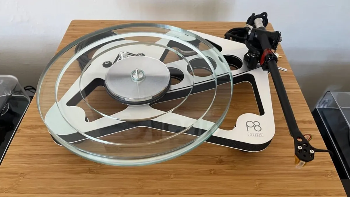 Rega Planar 8 Turntable Like New Neo PSU - Image 1