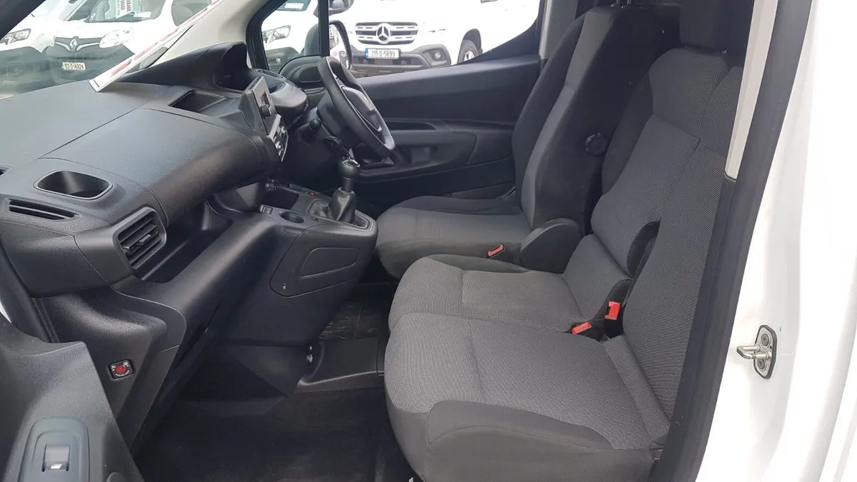 Peugeot Partner 201D MINT CITY VAN VAT INVOICE - Image 4