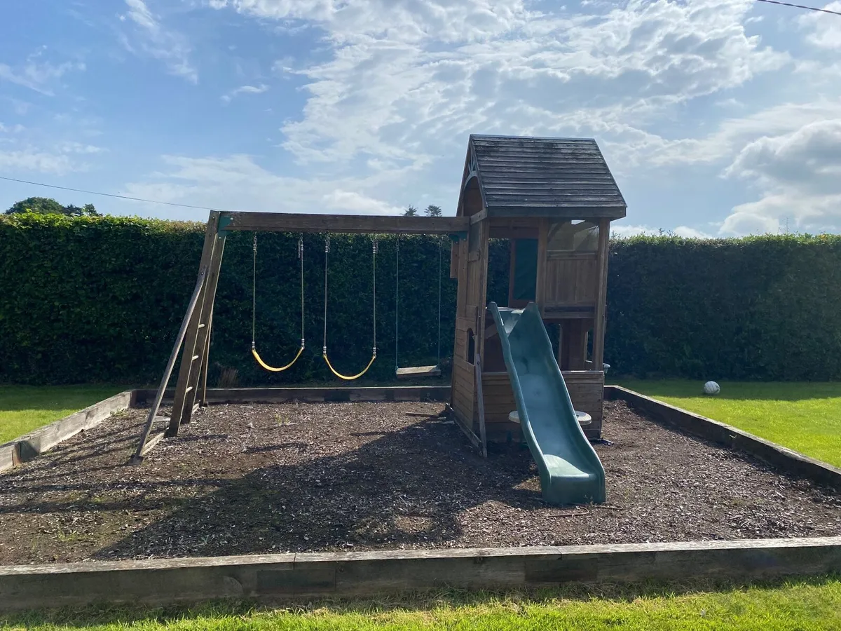 Outdoor playhouse - Image 1