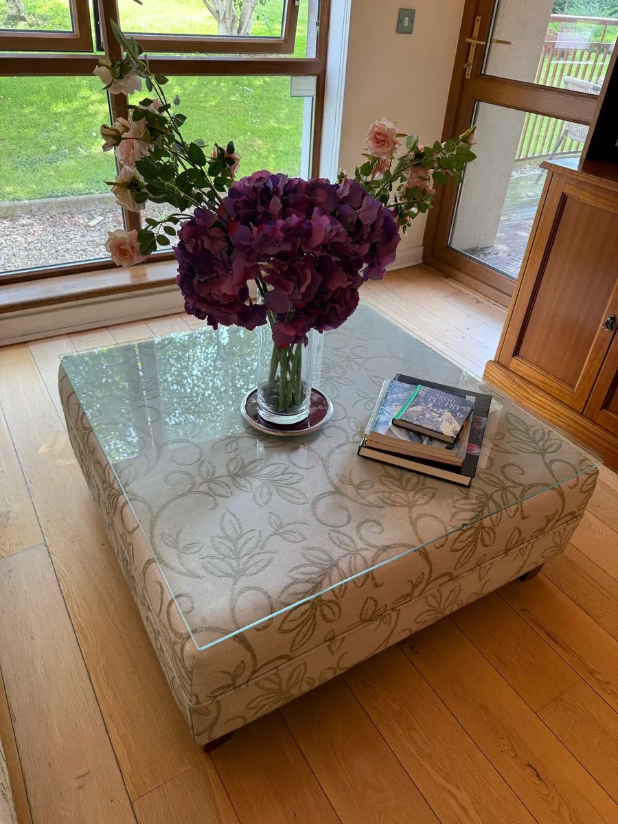 Couch and Table Set - Image 3