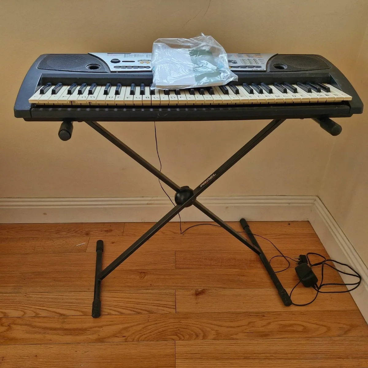 Yamaha  PSR-170  electric piano keyboard - Image 1