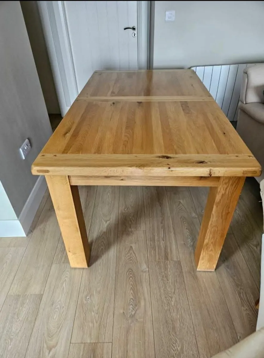 Table & chairs - Image 1