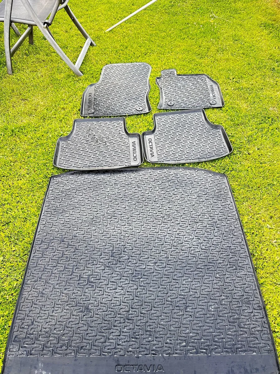 Skoda Octavia oem rubber mats and boot liner - Image 1