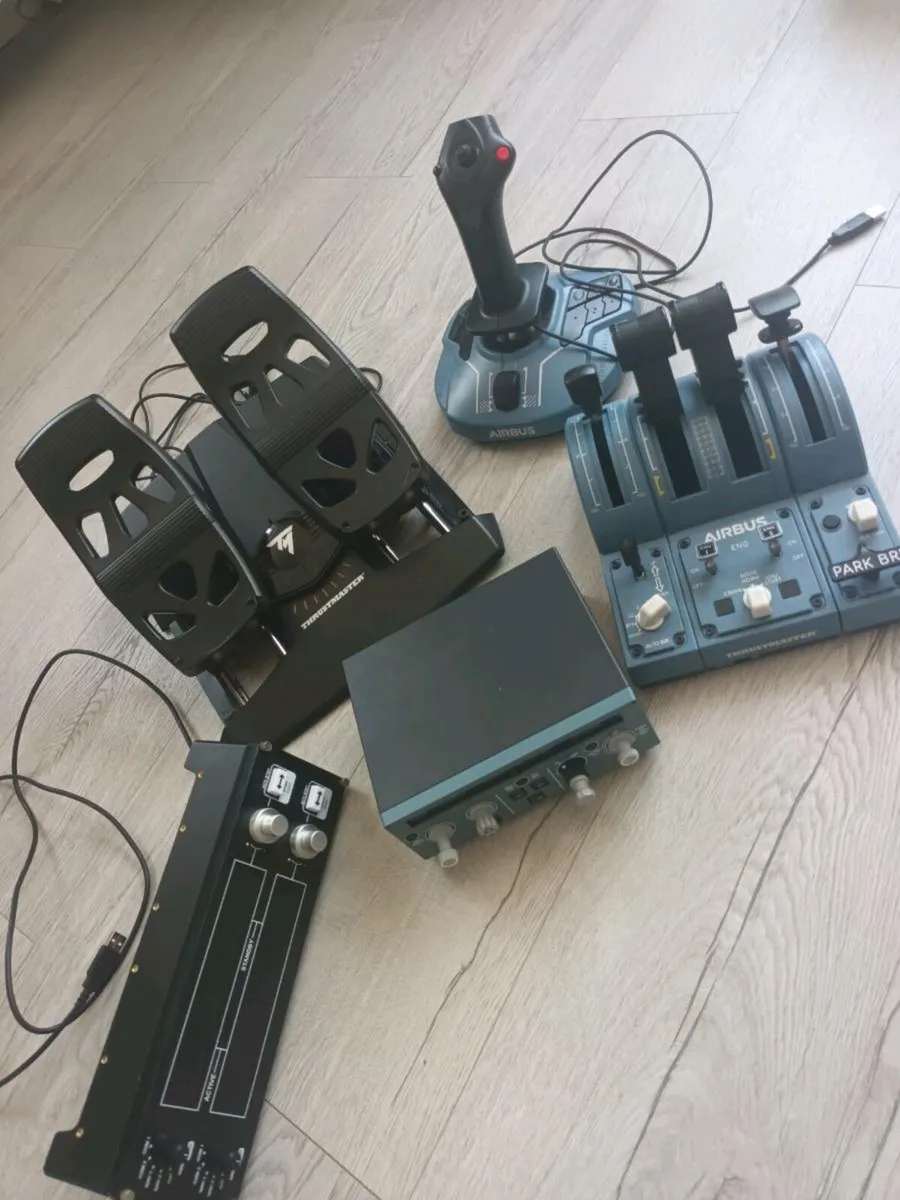 Full starter flight sim setup *MINT CONDITION* - Image 1