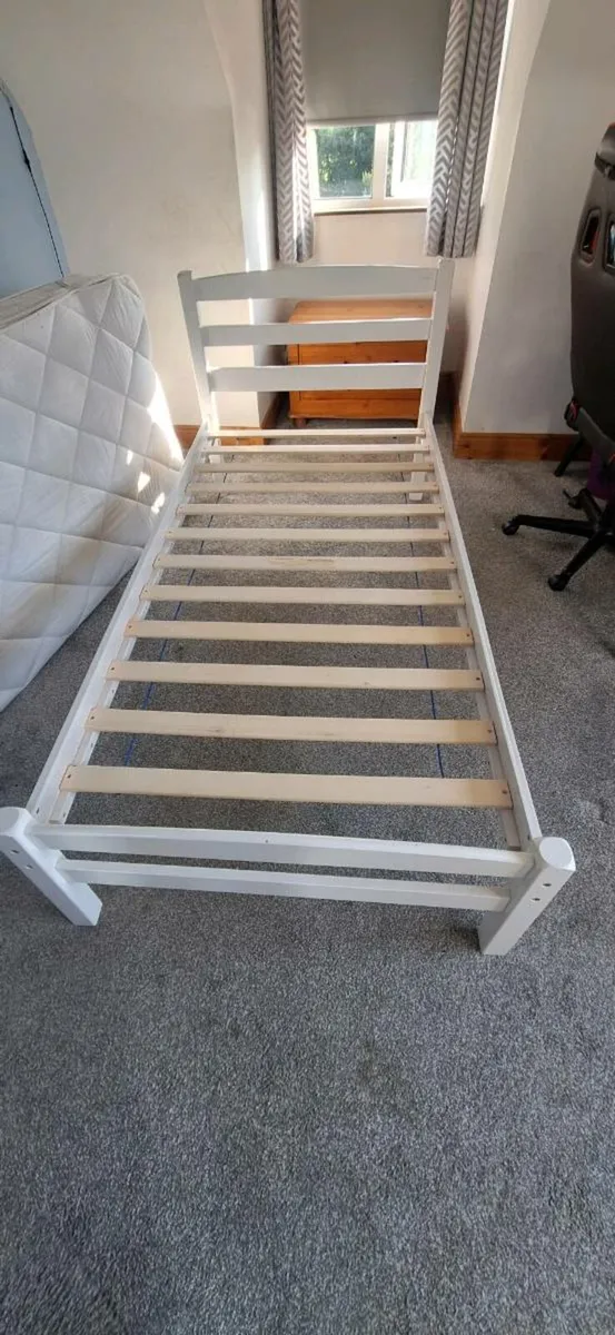Single bed and mattress - Image 1