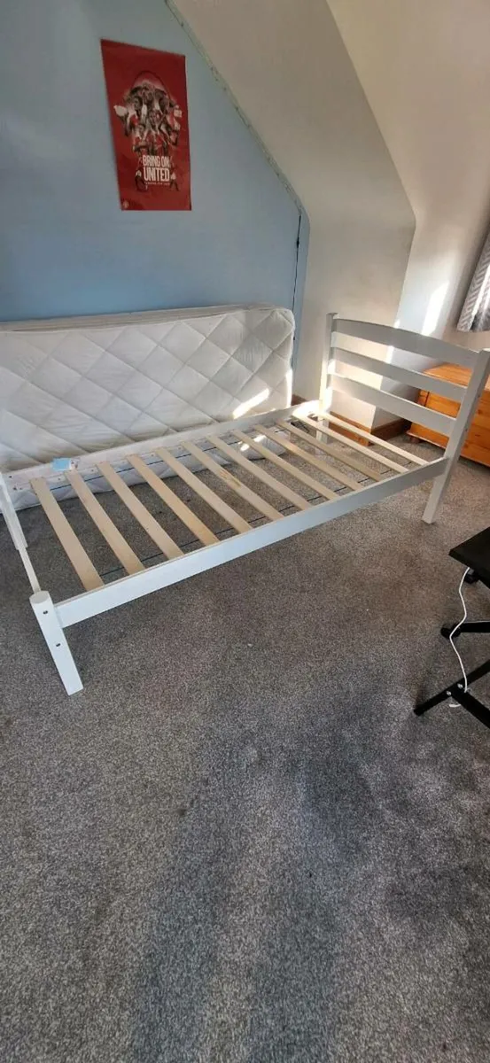 Single bed and mattress - Image 3
