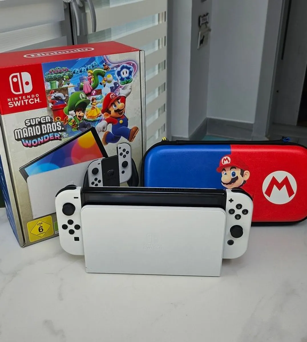 Nintendo Switch OLED +controller+ travel case - Image 1