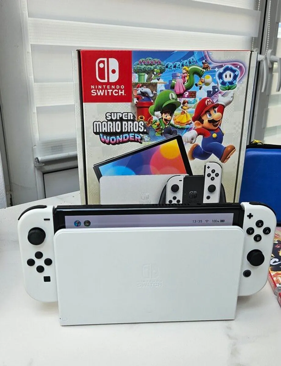 Nintendo Switch OLED +controller+ travel case - Image 4