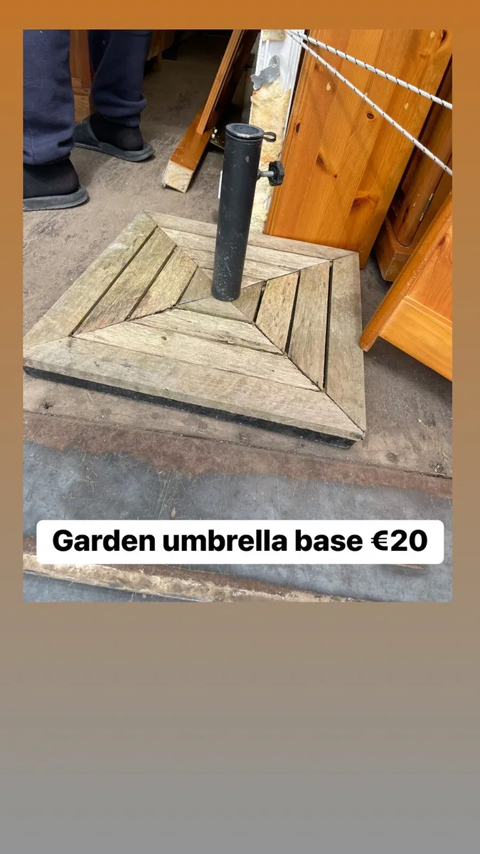 Garden umbrella / parasol base - Image 1