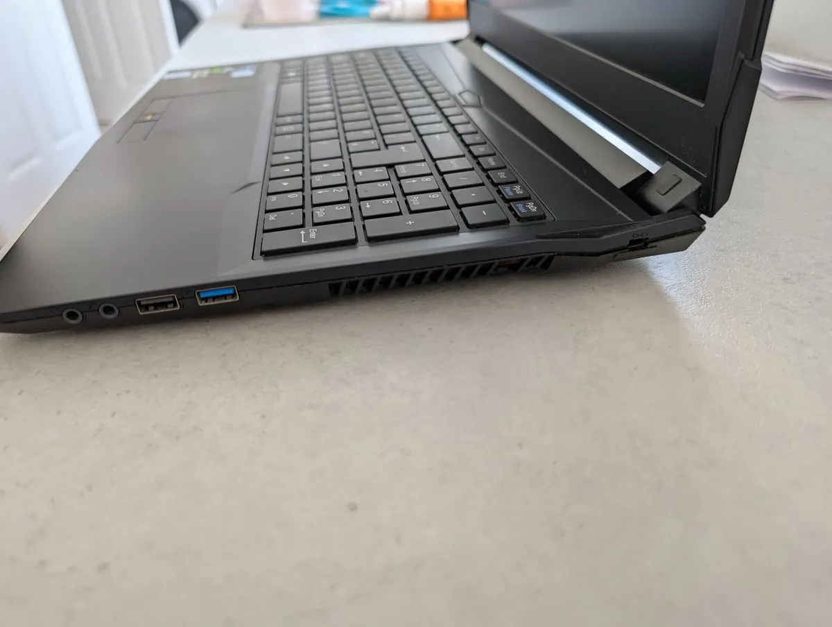 Laptop for Sale: i7 / 12GB RAM / SSD / GTX 1050 - Image 3