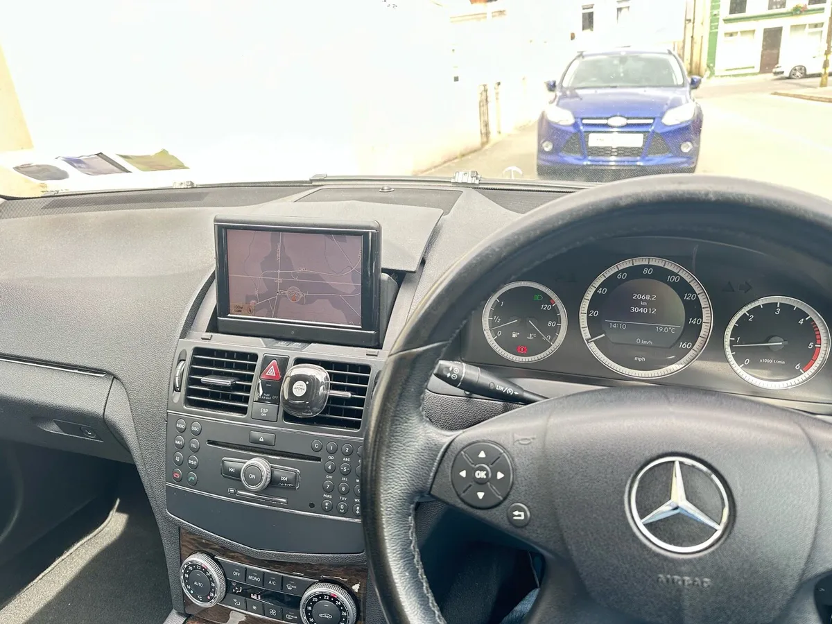 Mercedes Benz - Image 3