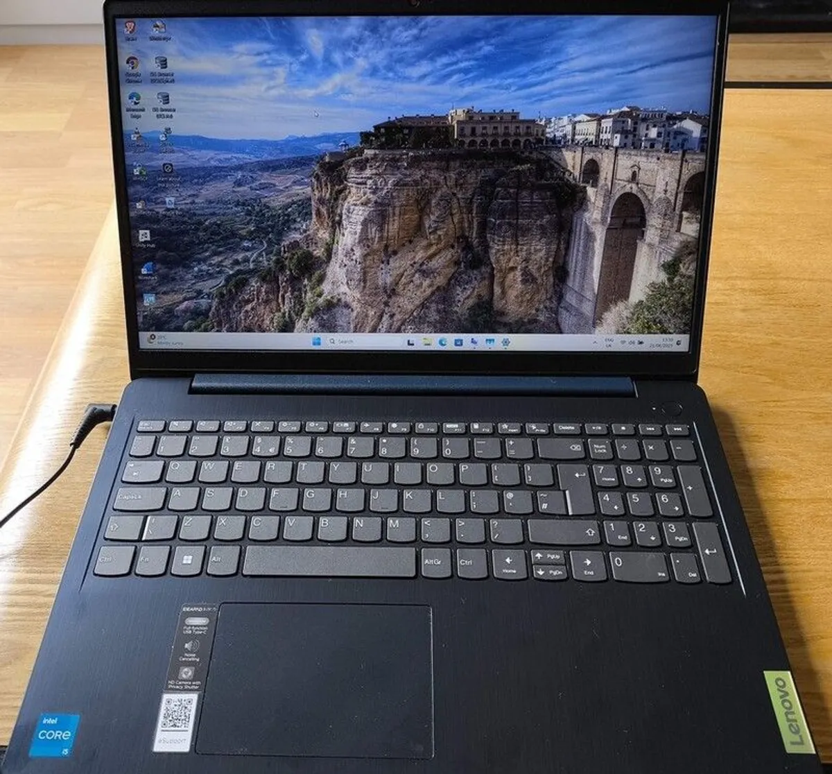 Lenovo IdeaPad 3i Intel Core i5 8 GB 512 SSD - Image 1
