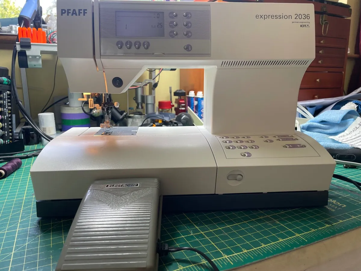 PFAFF Expression 2036 Sewing machine - Serviced - Image 3