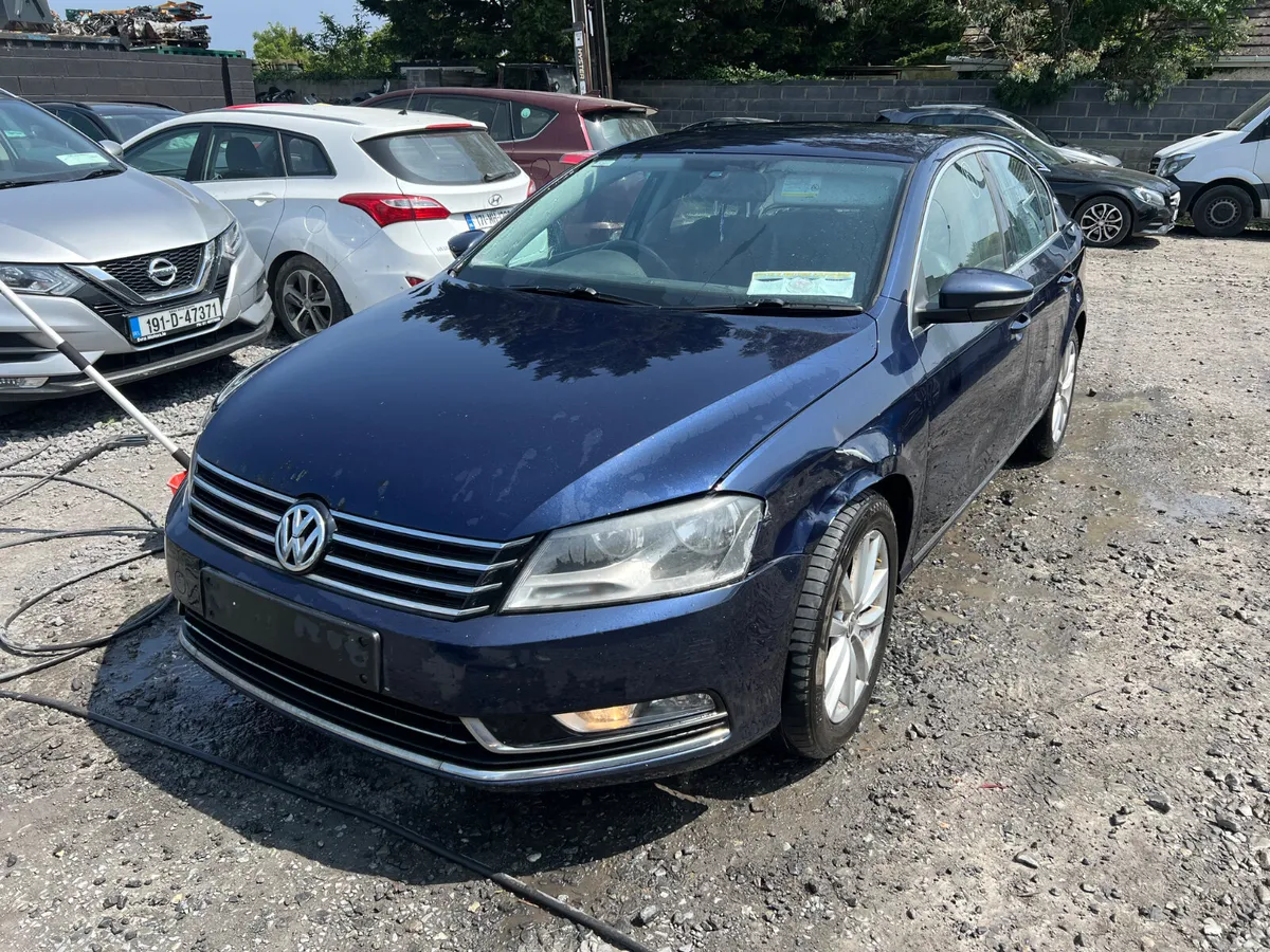2012 Vw Passat 2.0 Tdi  Highline Driving - Image 2