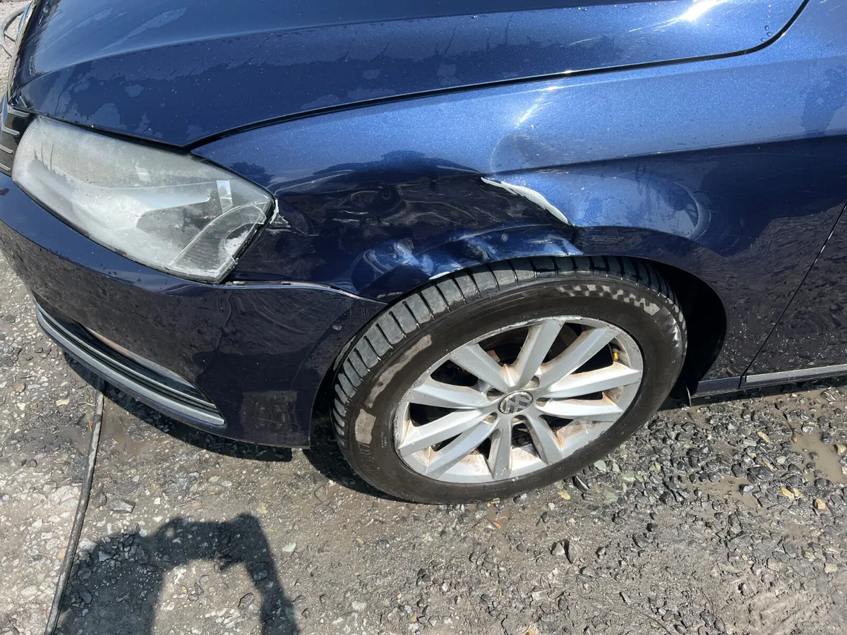 2012 Vw Passat 2.0 Tdi  Highline Driving - Image 3