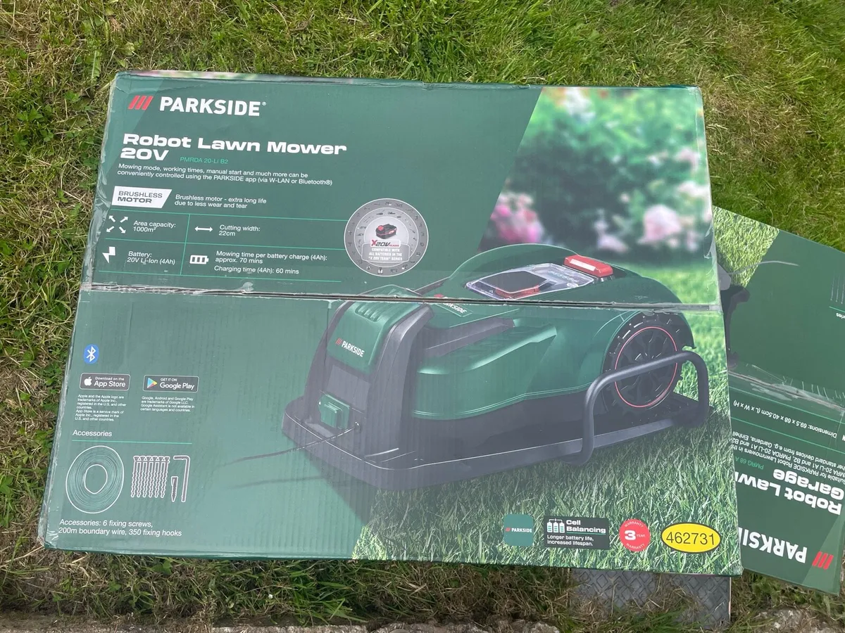 Parkside robot lawnmower and garage - Image 1