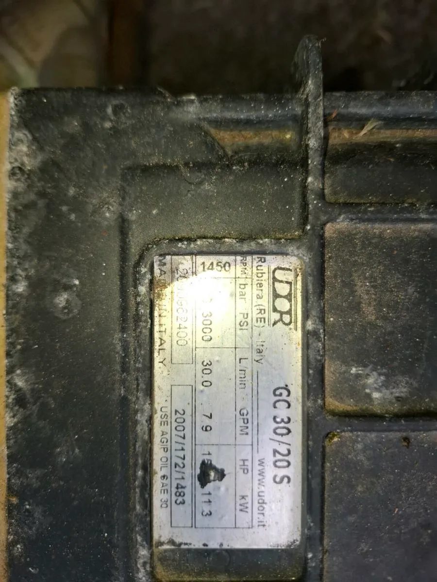 Tractor power washer.  Also Generator - Image 4