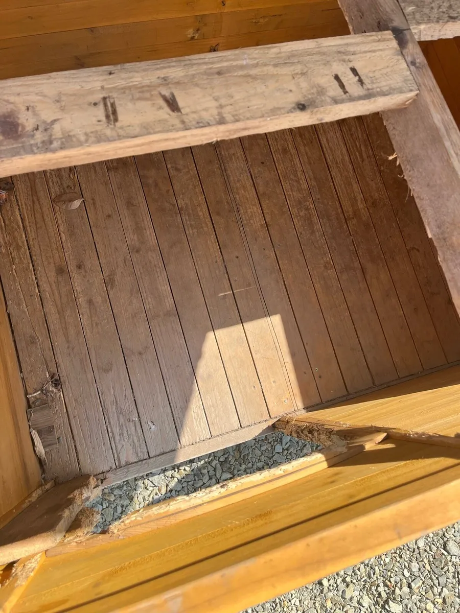 Free Dog house - Image 1
