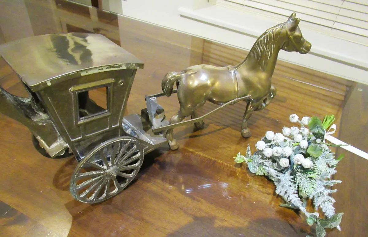 antique brass horse cart solid ornament vintage - Image 1