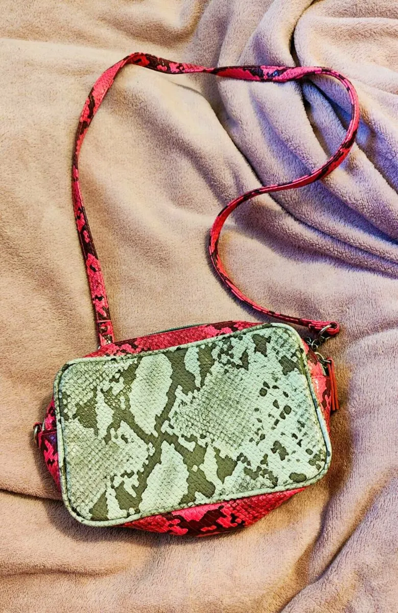 Pink Crossbody Bag – Faux Snakeskin, Elegant & Sty - Image 2