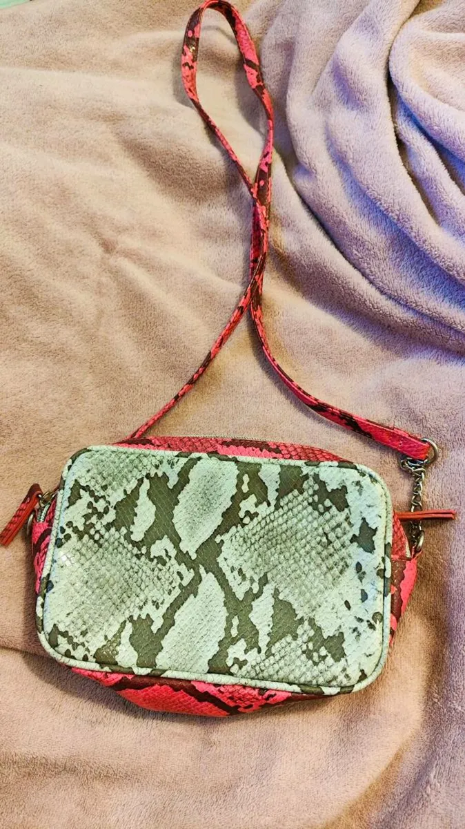 Pink Crossbody Bag – Faux Snakeskin, Elegant & Sty - Image 3