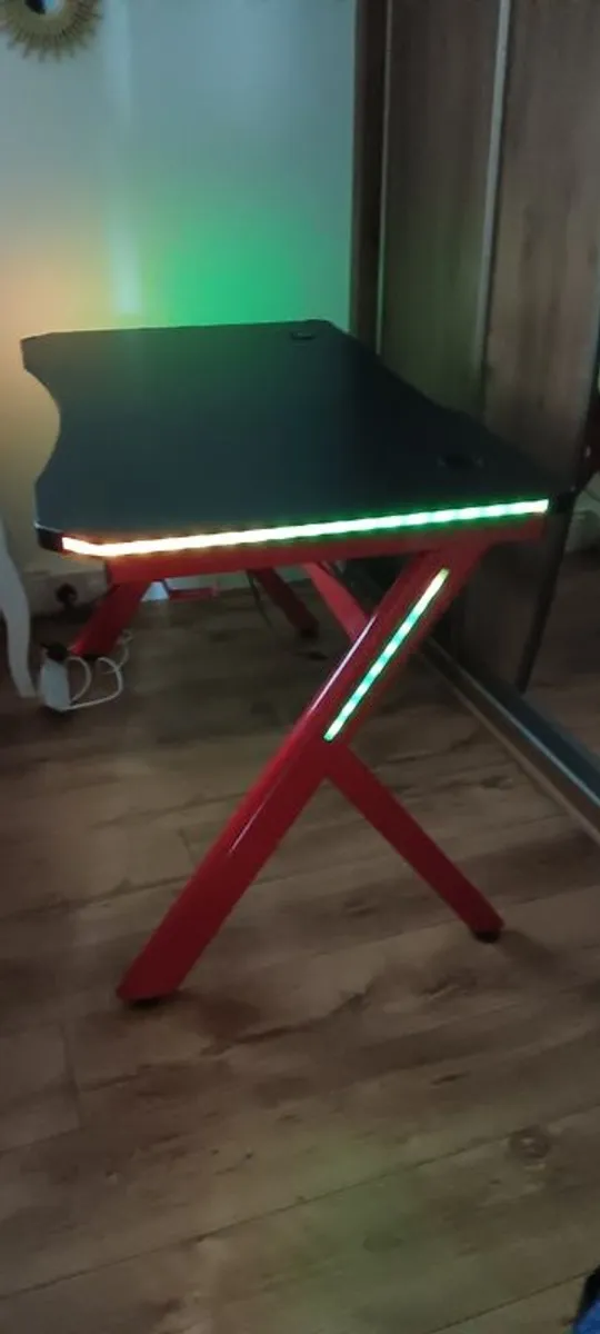 Gaming desk - Image 1