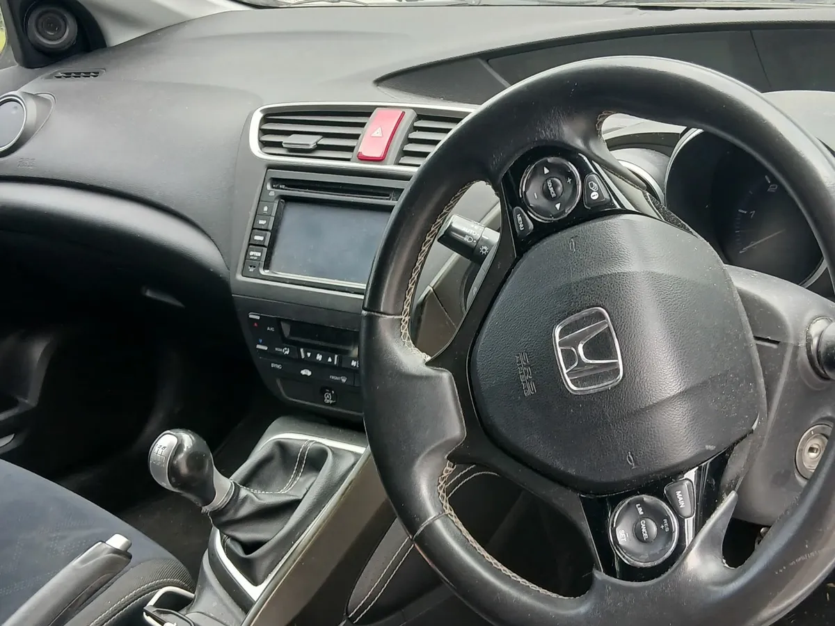 Honda Civic 2014 - Image 2