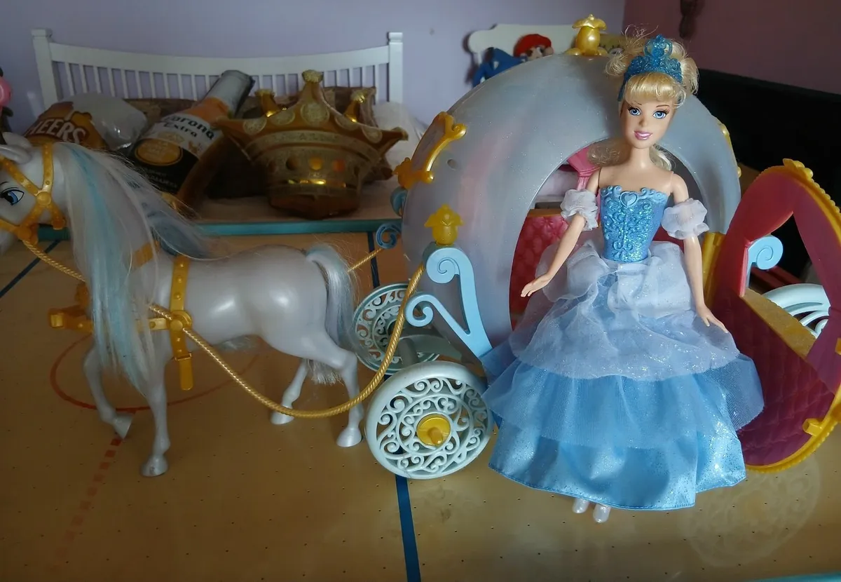 Cinderella Doll with Horse & Carraige - Image 3