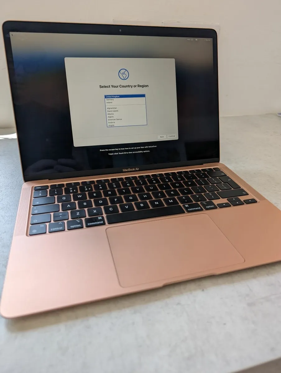 Laptop for Sale: MacBook Air 2020 - M1 / 8GB RAM - Image 1