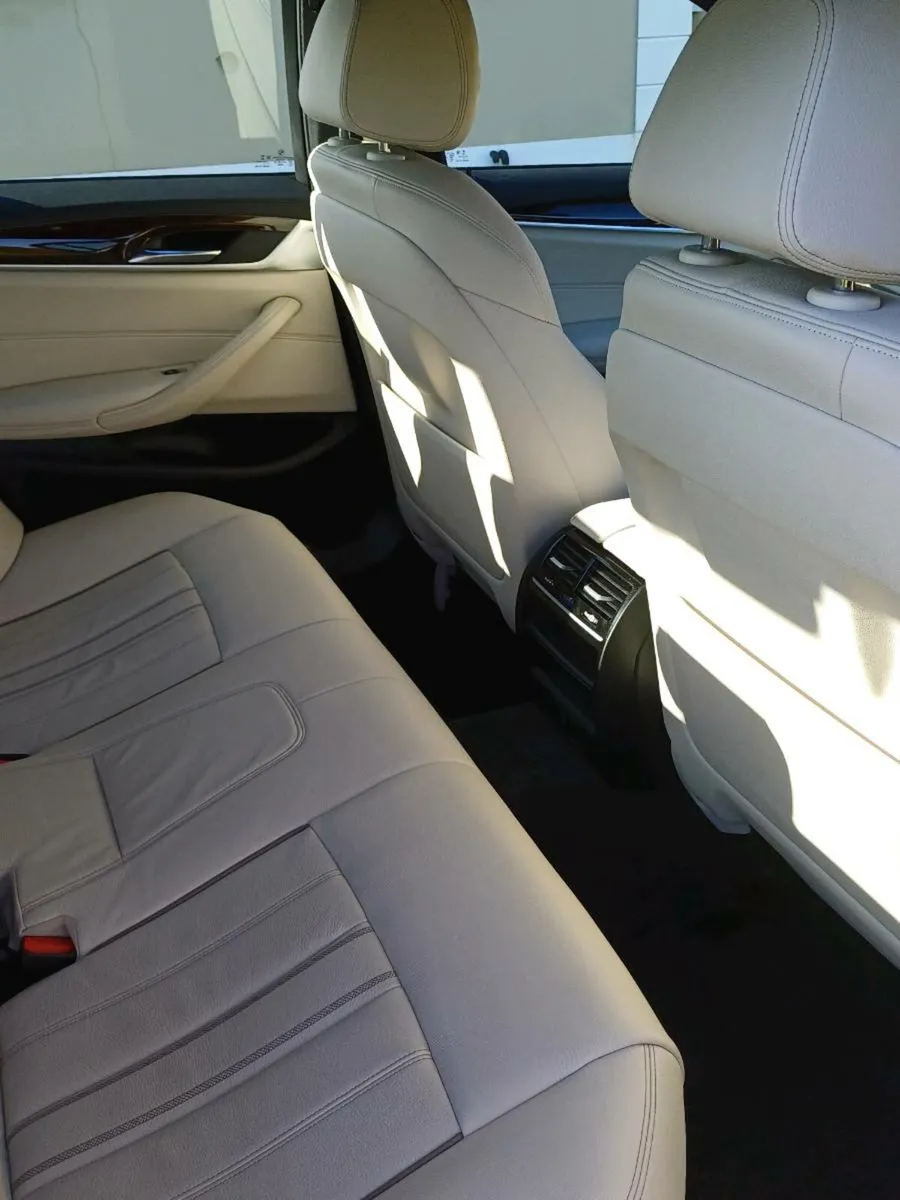 Car - Image 3