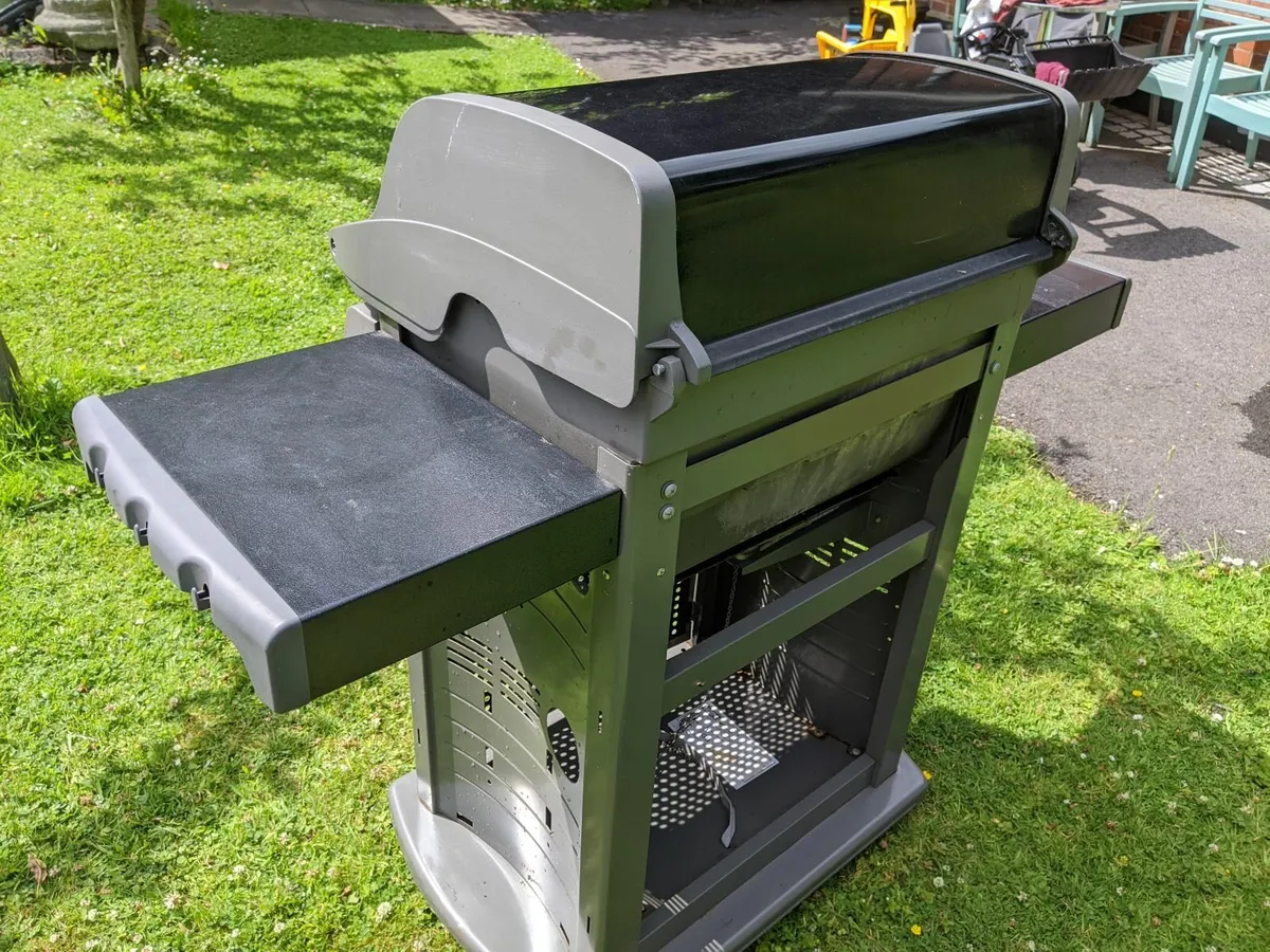 Weber Gas Barbecue - Image 3