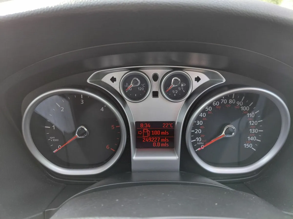 Ford Focus 2010 - Image 2