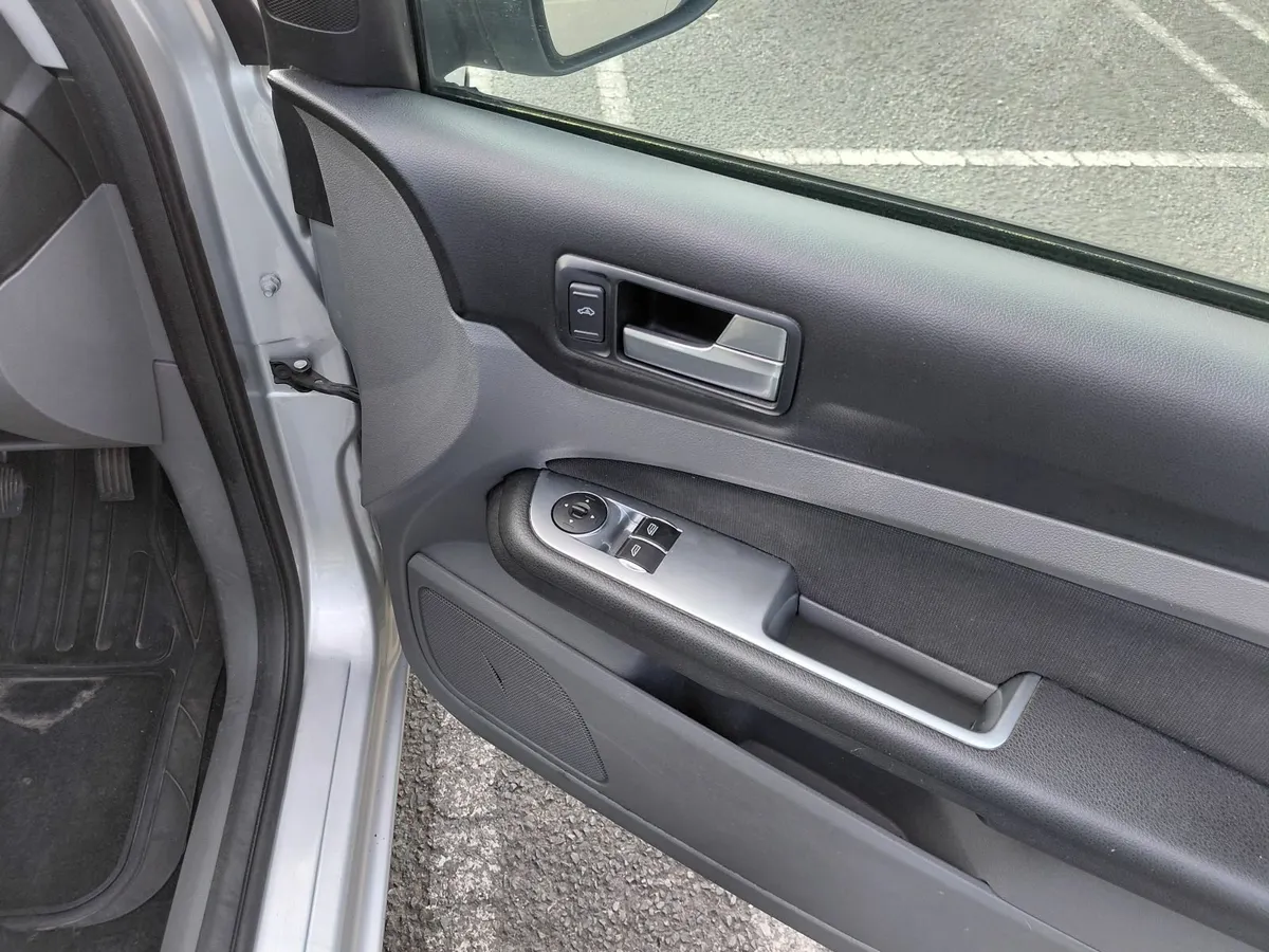 Ford Focus 2010 - Image 3