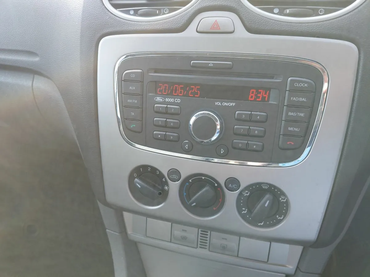 Ford Focus 2010 - Image 4