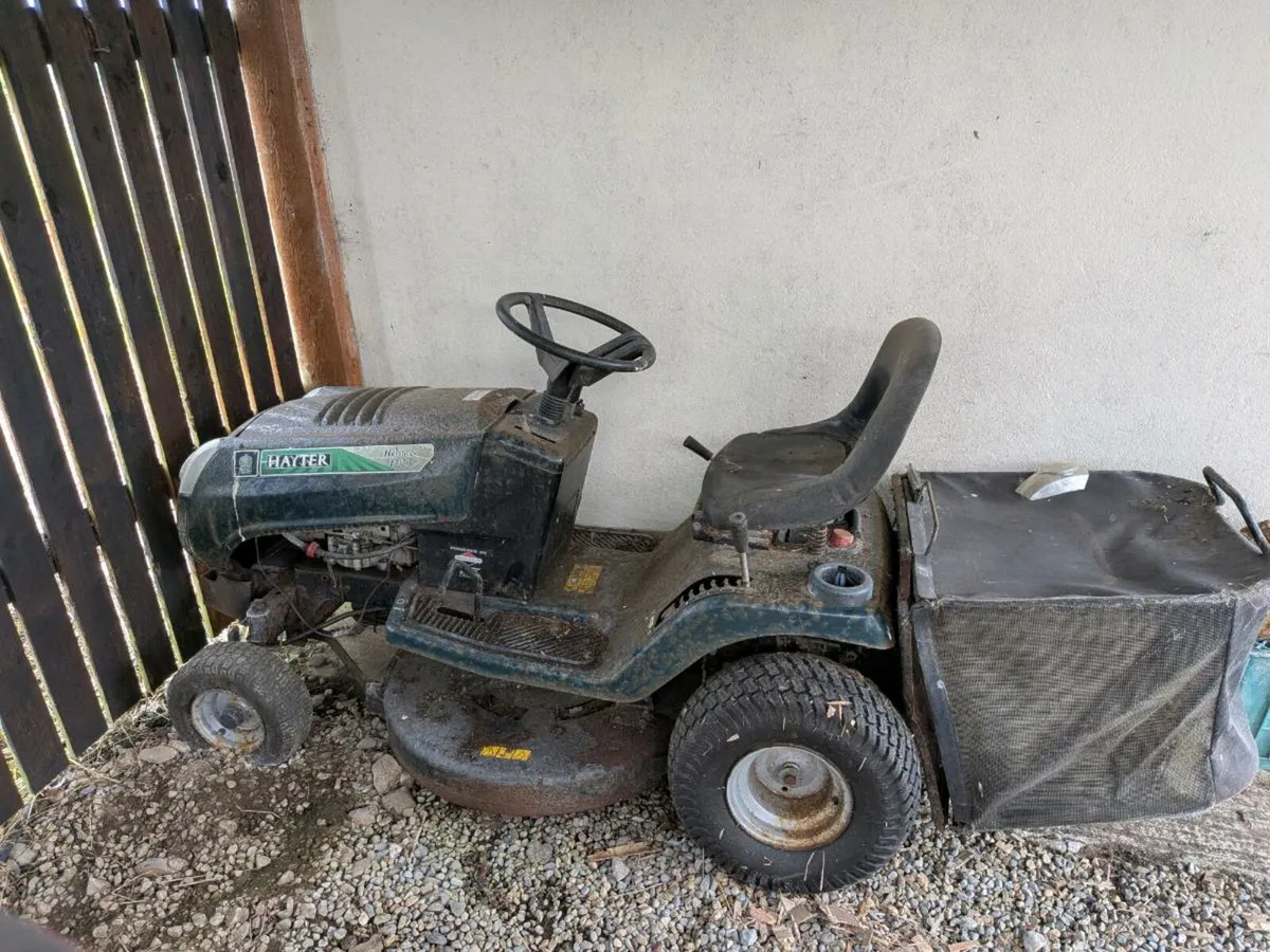 Ride on lawnmower - Image 1