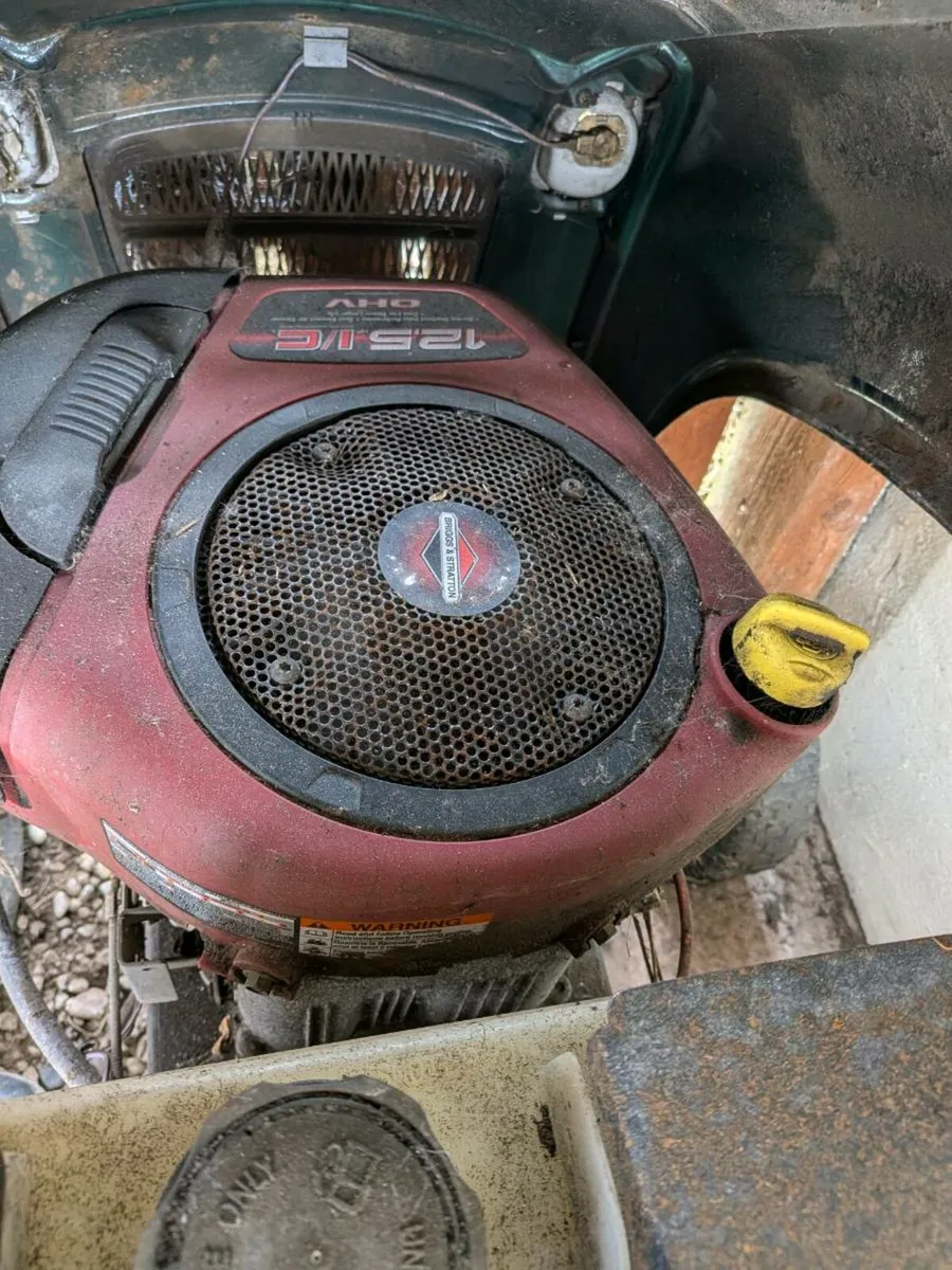 Ride on lawnmower - Image 2