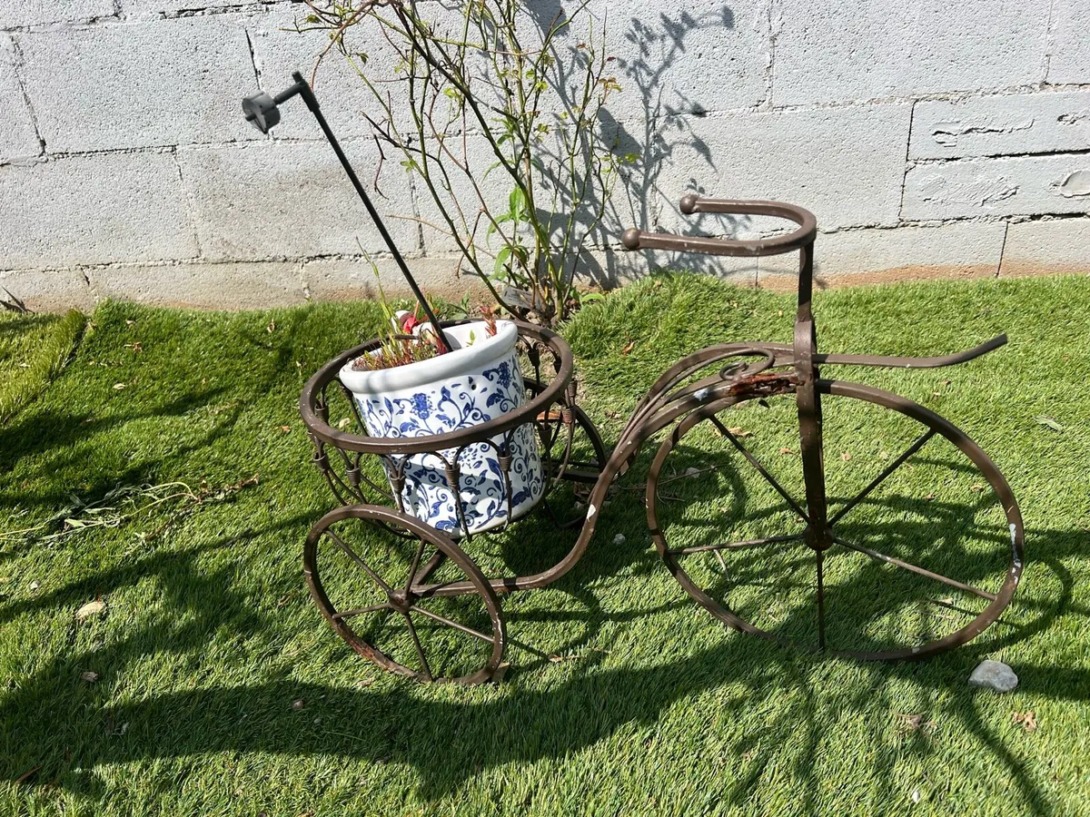 ANTIQUE GARDEN ORNAMENT - Image 1