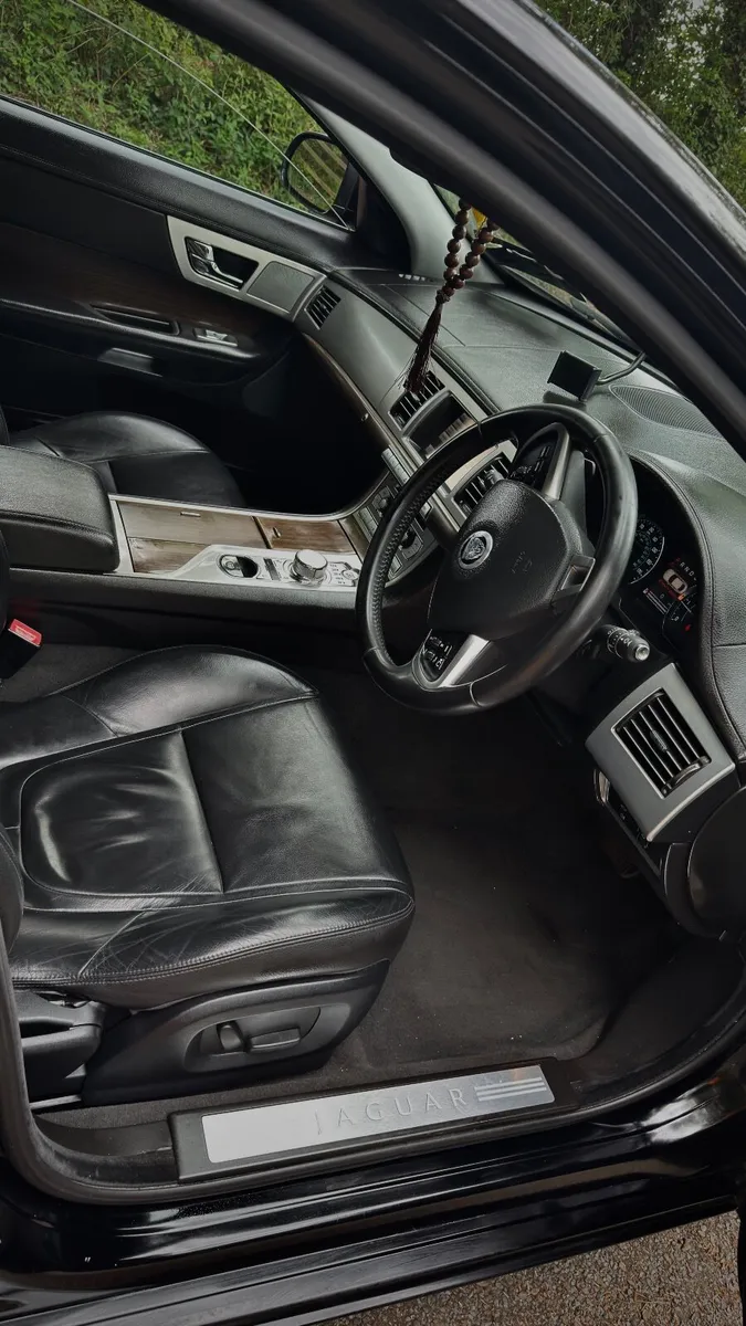 Jaguar XF 2011 - Image 4