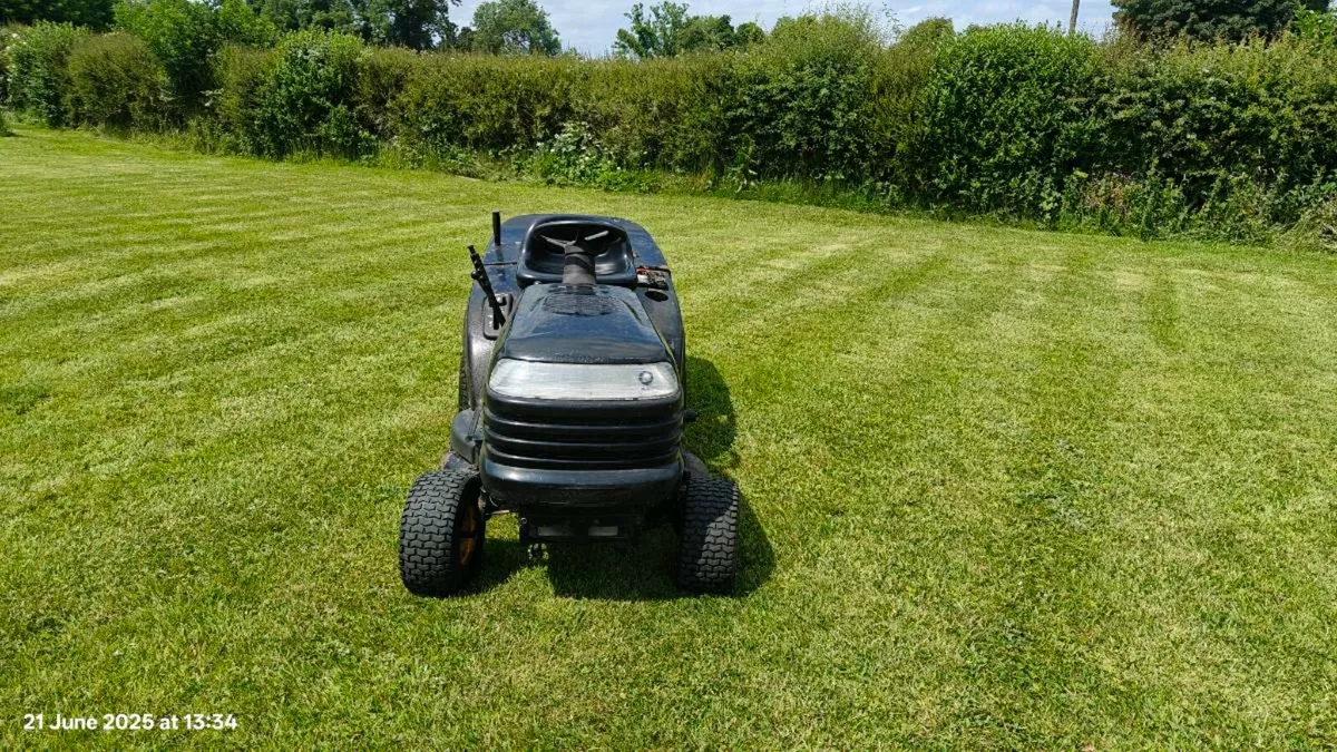 Tractor lawnmower - Image 2