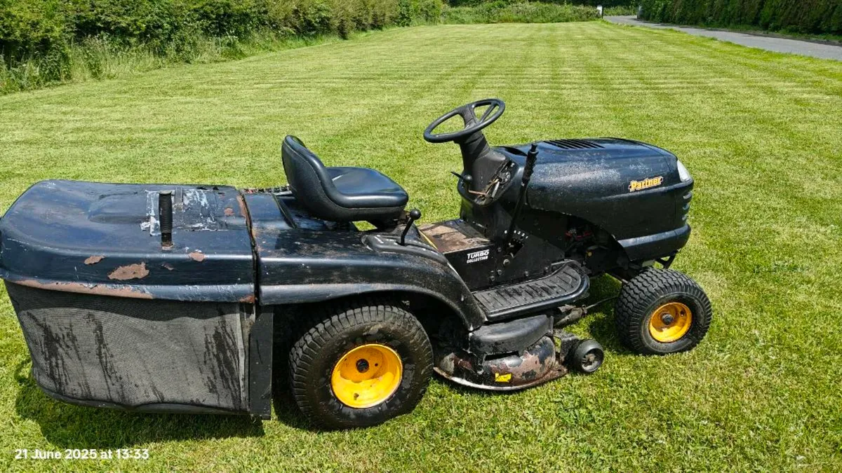 Tractor lawnmower - Image 3